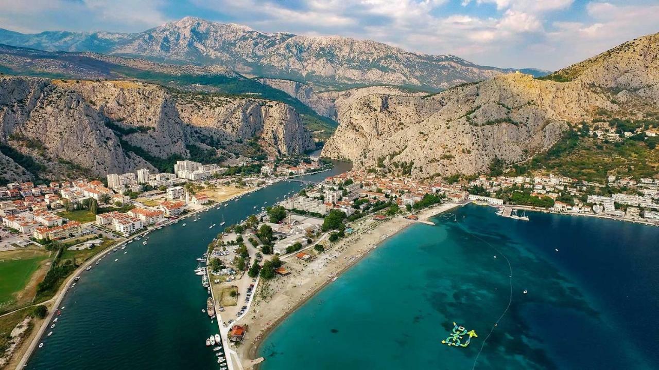 Lighthouse Central Apartments Omiš Buitenkant foto